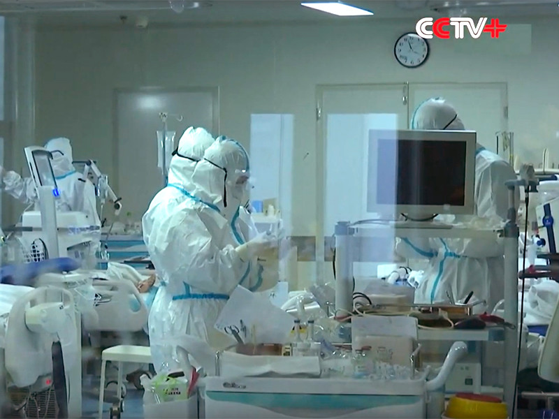 Китайские средства массовой информации подтвердили смерть врача из Уханя Ли Вэньляна, который одним из первых предупредил о вспышке коронавируса 2019-nCov и сам им заразился