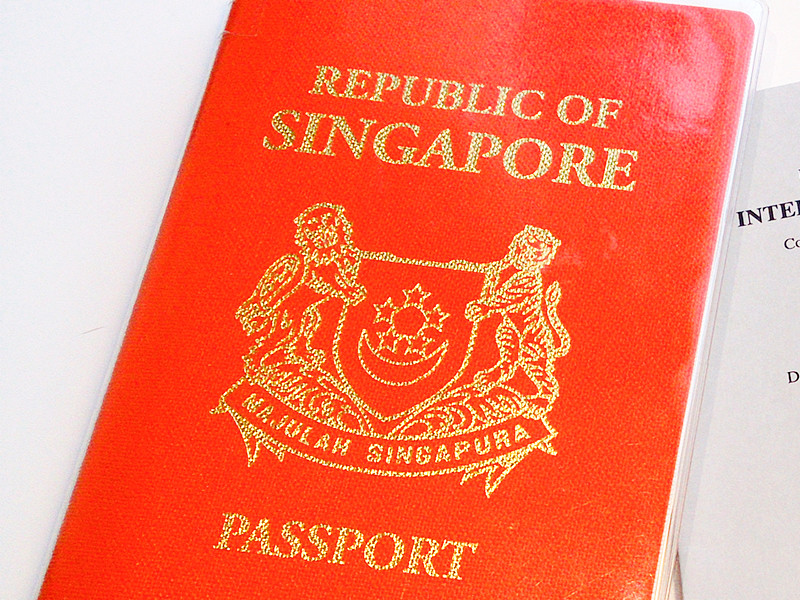 Власти Сингапура аннулировали паспорт местного жителя, который нарушил карантинные предписания
