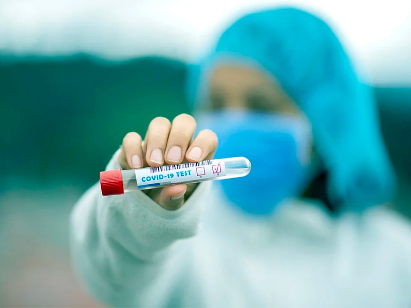 По данным американского университета Джонса Хопкинса, в США зарегистрированы 939 249 случаев заражения коронавирусом. Умерли 53 934 человека


