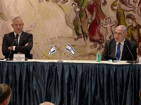 В Израиле Кнессет утвердил в воскресенье состав 35-го коалиционного правительства Израиля, сформированного по итогам выборов 2 марта премьер-министром Биньямином Нетаньяху в коалиции с лидером партии "Кахоль-Лаван" и бывшим главой Генштаба Бени Ганцем
