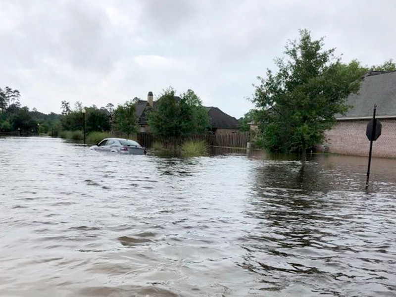 На юго-востоке Техаса и востоке Луизианы 14-15 мая прошли проливные дожди. В Техасе выпало до 25 см осадков, в Луизиане - до 40 см

