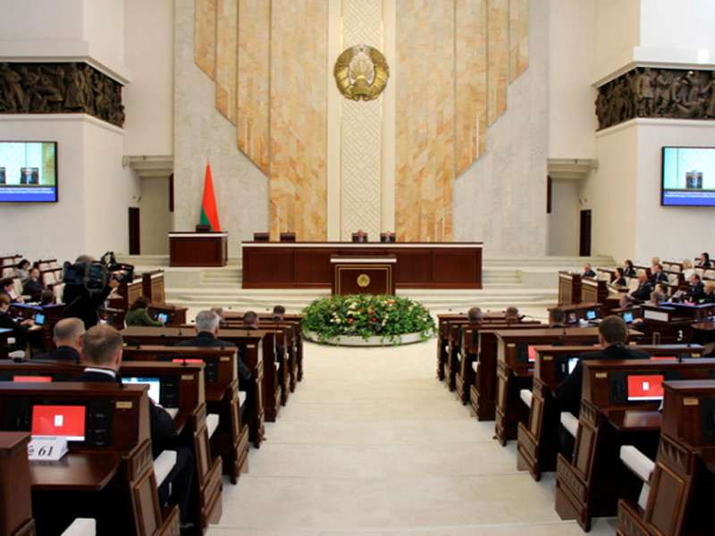 Президентские выборы в Белоруссии назначены на 9 августа. За эту дату проголосовало большинство депутатов палаты представителей (нижняя палата парламента) Национального собрания республики