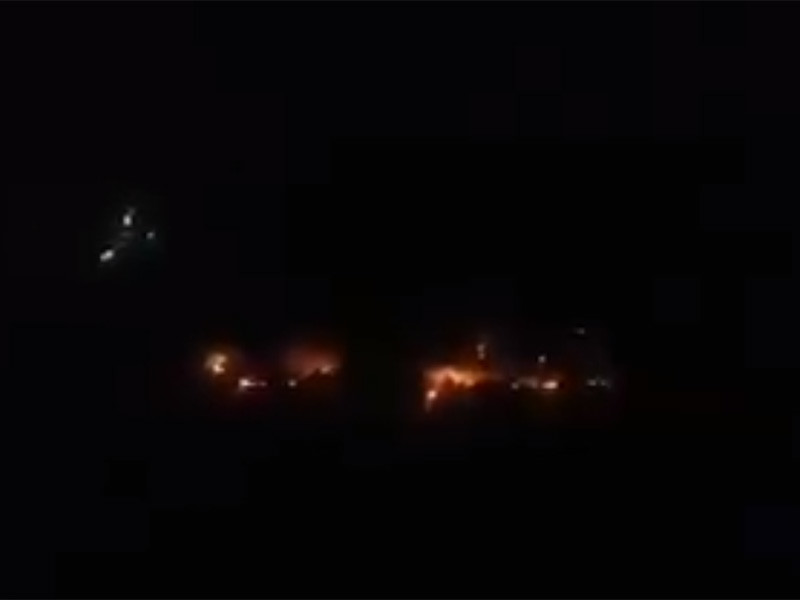 СМИ сообщили о воздушном ударе по иранскому военному объекту в Сирии (ВИДЕО)
