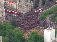 В Лондоне протестующие против полицейского насилия осадили резиденцию премьер-министра