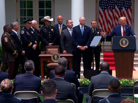 "Наша полиция будет действовать по самым высоким в мире стандартам", - сказал американский президент на церемонии подписания указа в Белом доме