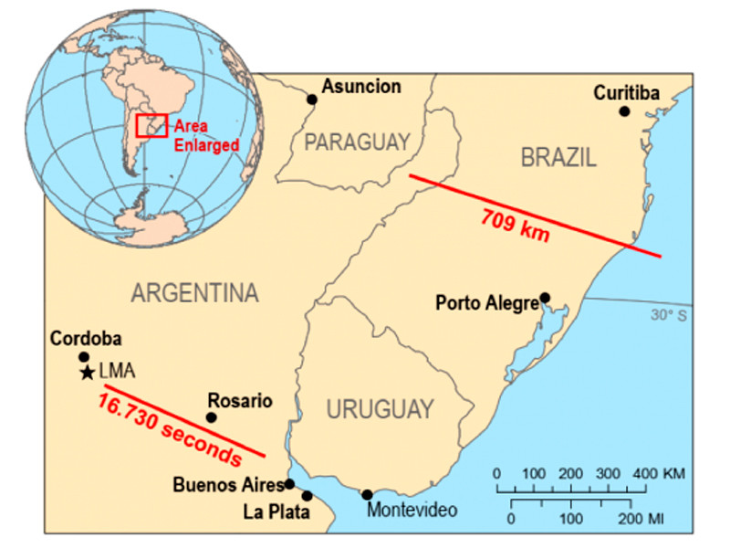 Подтверждены две рекордные "мегавспышки" молний в Бразилии и Аргентине. В Индии от молний за последние 36 часов погибли 137 человек