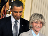 Президент США Барак Обама наградил Джин Кеннеди Смит Президентской медалью Свободы