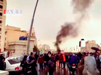 Беспорядки были отмечены в сотне населенных пунктов страны. По официальным данным, во время протестных акций в Иране в ноябре 2019 года погибли 230 человек
