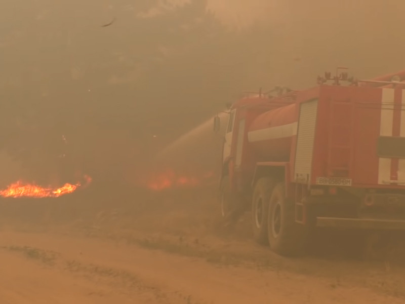 Природный пожар на востоке Украины уничтожил более 100 домов, есть жертвы (ВИДЕО)