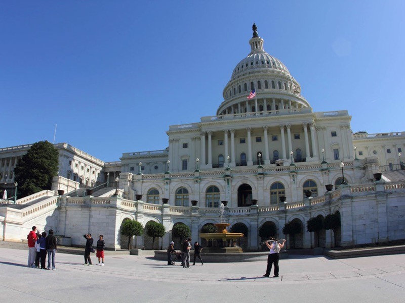 Группа сенаторов от республиканской и демократической партий внесла в Сенат Конгресса США проект закона о ежегодном выделении 300 миллионов долларов на военную помощь Украине