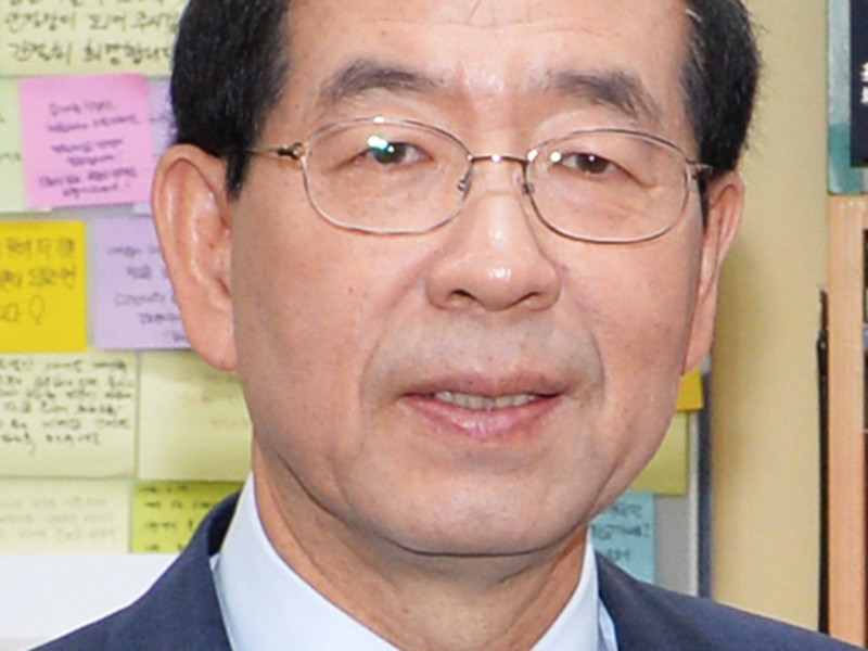 Южнокорейская полиция ищет мэра Сеула Пак Вон Суна после того, как дочь заявила о его исчезновении