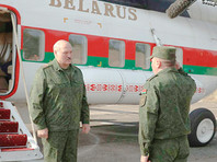 Президент Белоруссии Александр Лукашенко приказал привести основные части вооруженных сил страны в полную боевую готовность и перебросить войска на западное направление в связи с "шевелением войск НАТО" вблизи белорусских границ