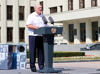Лукашенко обратился к участникам провластного митинга  со словами "встаю на колени"