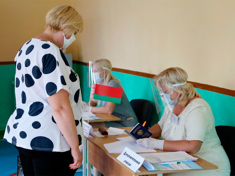 По состоянию на 18:00 на выборах президента Белоруссии проголосовали 79% избирателей
