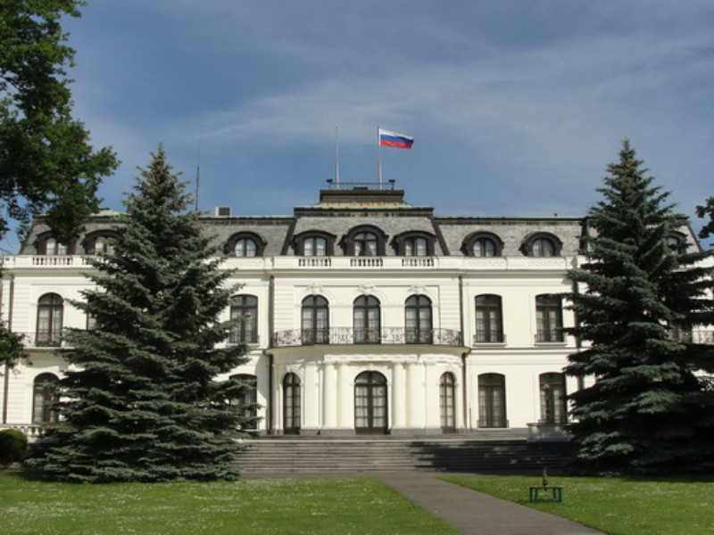 Российский дипломат был задержан чешской полицией в июне текущего года за совершение незаконной сделки по покупке боеприпасов