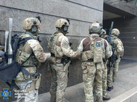 СБУ взяла штурмом отделение банка в Киеве, которое угрожал взорвать называющий себя "святым духом" захватчик