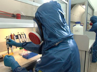 Работа биологов в 48-м ЦНИИ Минобороны России в ходе испытаний вакцины против COVID-19