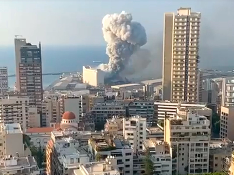 Около порта в Бейруте прогремел мощный взрыв