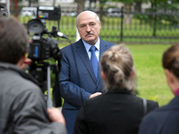 Президент Белоруссии Александр Лукашенко пообещал сохранить "общее Отечество" с Россией "от Бреста до Владивостока", "что бы ни вякали на площадях"