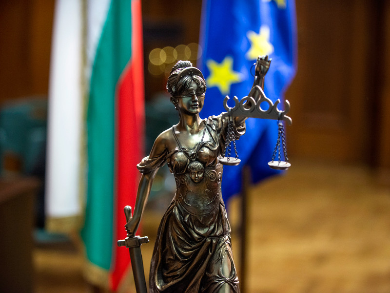 Прокуратура Болгарии объявила в розыск трех россиян, обвиняемых в отравлении предпринимателя Емельяна Гебрева в 2015 году, назвав их настоящие имена