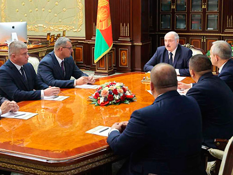 Лукашенко поменял местами нескольких чиновников