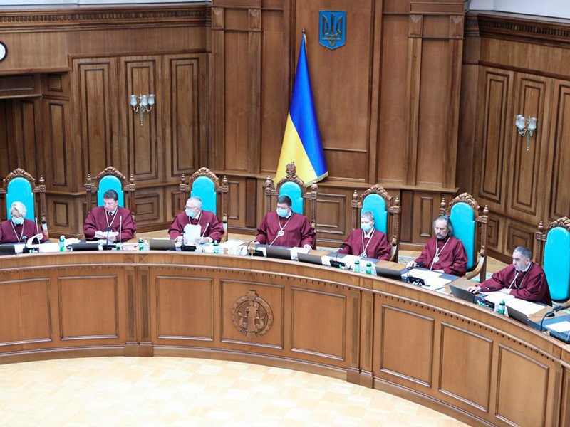 Глава Конституционного суда Украины увидел в попытке его роспуска признаки переворота