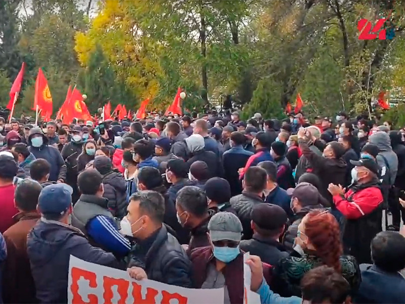 Правительство ввело чрезвычайное положение. ЧП Бишкек. Кыргызстан чрезвычайная. Митинг 5 октября Бишкек внутренние войска.