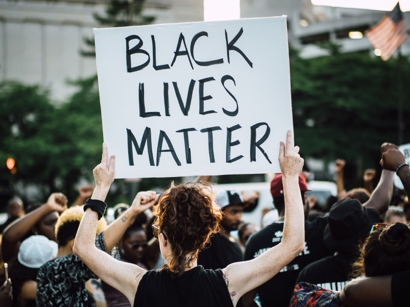 Лозунг Black Lives Matter в действии