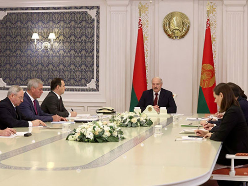 Лукашенко увидел в новом витке белорусских протестов начало "террористической войны"