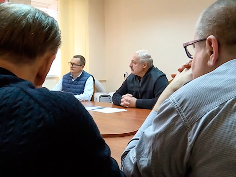 Президент Белоруссии Александр Лукашенко встретился с арестованными до и после выборов представителями белорусской оппозиции в СИЗО КГБ
