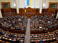 Президент Украины Владимир Зеленский выступил с ежегодным посланием к Верховной раде, в ходе которого заявил, что мир в Донбассе и "возвращение" Крыма являются его ключевыми приоритетами