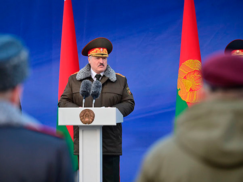 Минский ОМОН объявил Лукашенко своим "полноценным бойцом"