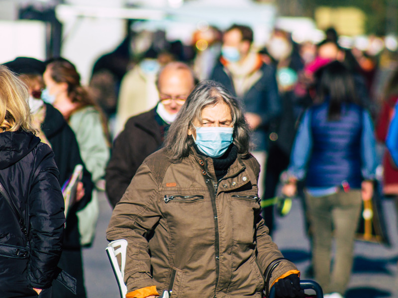 Эксперты предрекают Франции "неконтролируемую эпидемию" коронавируса после праздников