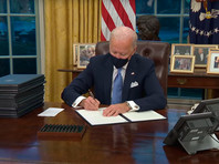 Джо Байден подписал 15 указов, отменяющих прежние решения Трампа