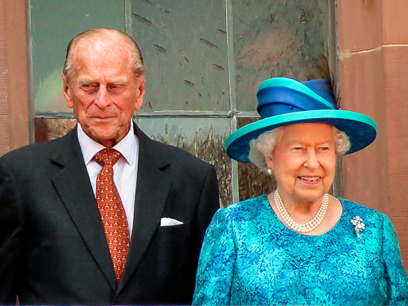 Королева Великобритании Елизавета II и ее супруг, герцог Эдинбургский Филипп получили прививки от коронавируса