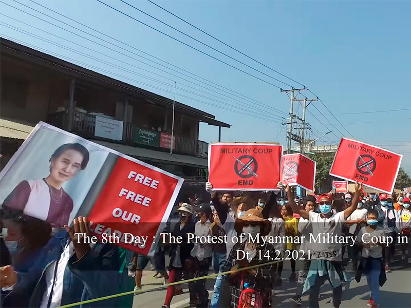 В воскресенье десятки тысяч жителей Мьянмы вышли на улицы главных городов, чтобы вновь протестовать против произошедшего в стране военного переворота
