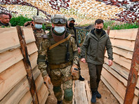 Президент Украины Владимир Зеленский заявил, что необходимо поддерживать армию в состоянии полной боеготовности, несмотря на заявления Москвы об отводе войск от украинской границы