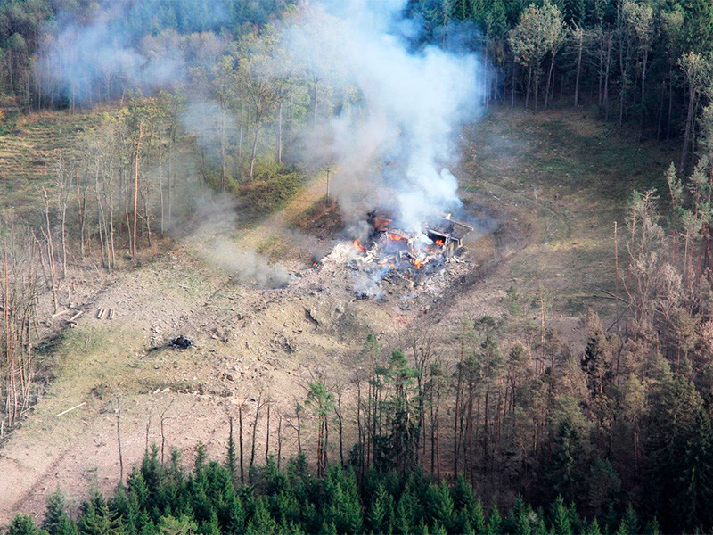 Напомним, в 2014 году в чешской деревне Врбетице произошли взрывы в двух складах боеприпасов. Первый из них произошел 16 октября, когда взорвалось 50 тонн боеприпасов. Осколки разбросало в радиусе 800 метров от места, где находилось складское здание
