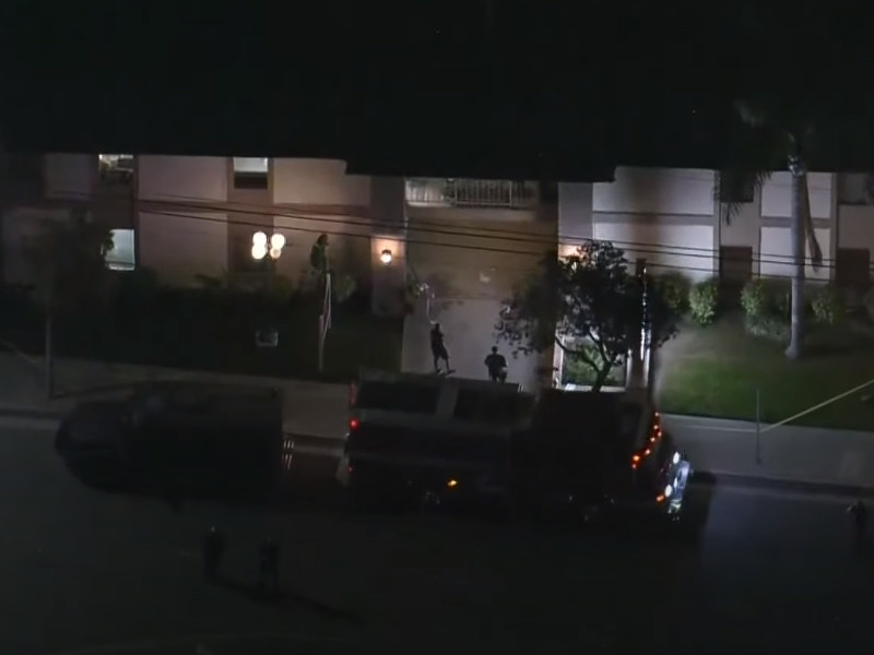  Неизвестный открыл стрельбу в офисном здании в Калифорнии, погибли 4 человека, в том числе ребенок 	