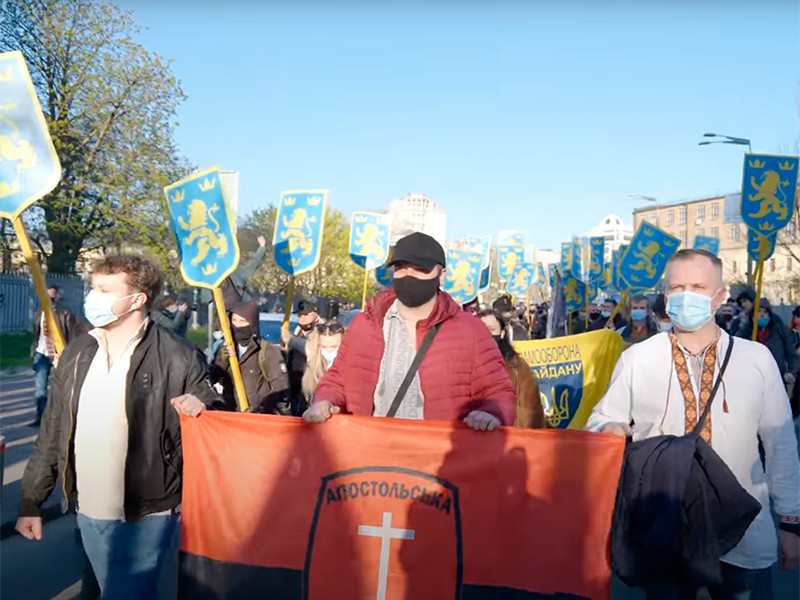 По Киеву прошли участники марша в честь дивизии СС "Галичина", пообещавшие "воевать в Москве"