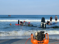 У пляжа во Флориде аварийно сел на воду бомбардировщик времен Второй мировой, распугав купающихся