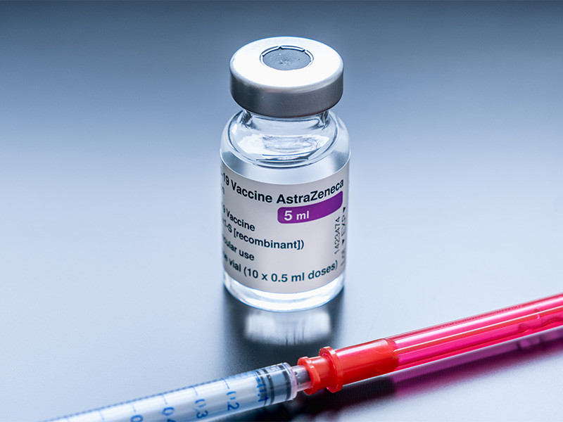 Еврокомиссия отказалась от обновления контракта на поставку британо-шведской вакцины AstraZeneca во второй половине этого года
