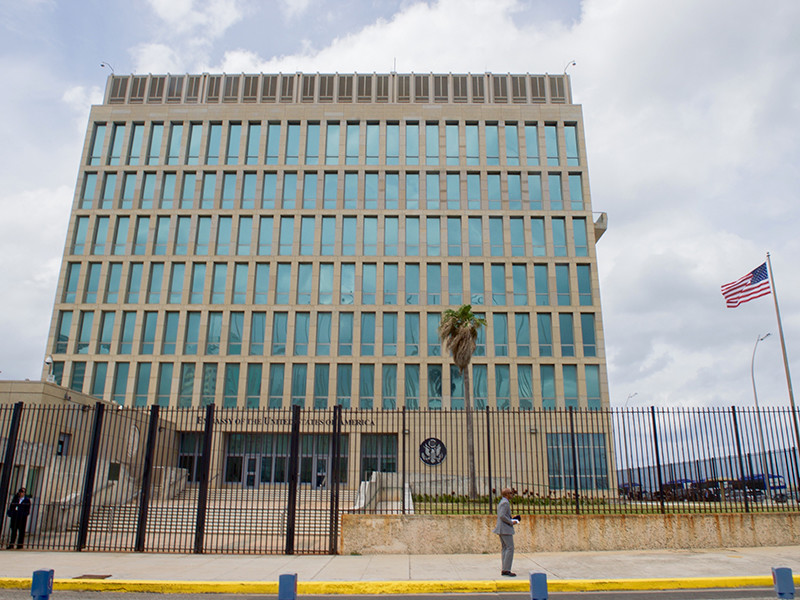 На головокружения и головные боли впервые пожаловались сотрудники посольства США в Гаване в 2016 году