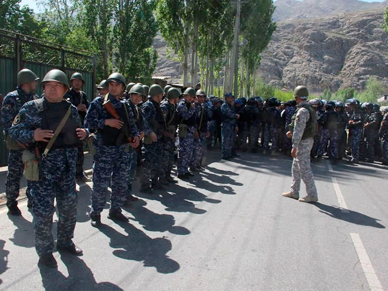 Таджикистан и Киргизия завершили процесс отвода от границы своих воинских подразделений. Об этом сообщили 3 мая в Пограничной службе Государственного комитета национальной безопасности (ГКНБ) Киргизии

