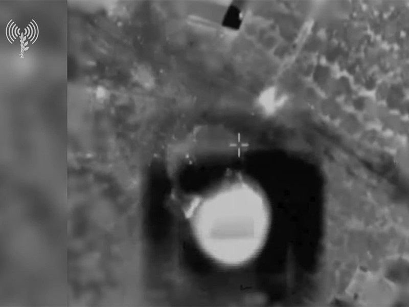 ВВС Армии обороны Израиля (ЦАХАЛ) атаковали высотное здание в городе Газа, где находились офисы военной разведки террористической организации ХАМАС и редакции нескольких местных СМИ, которые ХАМАС "намеренно использует как "живые щиты"