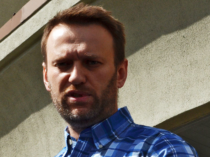 Миноритарий "Сбербанка" Алексей Навальный посетил годовое общее собрание акционеров (ГОСА) банка. "В этом году банк работал довольно неплохо", - пишет оппозиционный политик в своем Twitter