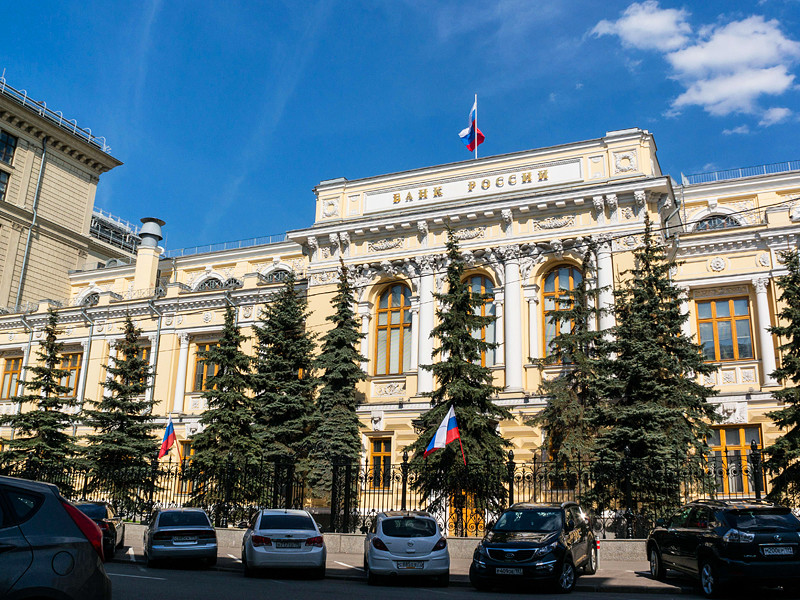 ЦБ усилит контроль за возвратом в РФ валютной выручки и за валютными операциями физлиц
