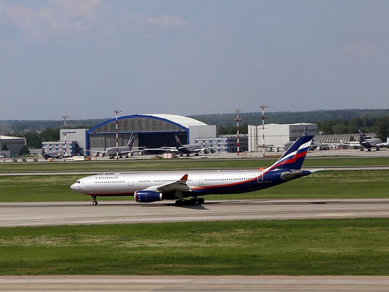 Пассажирские авиаперевозки в России в мае сократились на 14%