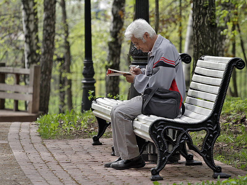 47% россиян считает, что выход на пенсию влечет за собой потерю профессионального и социального статуса, а 40% согласны с тем, что пенсия - это нищета, бессилие и безнадежность