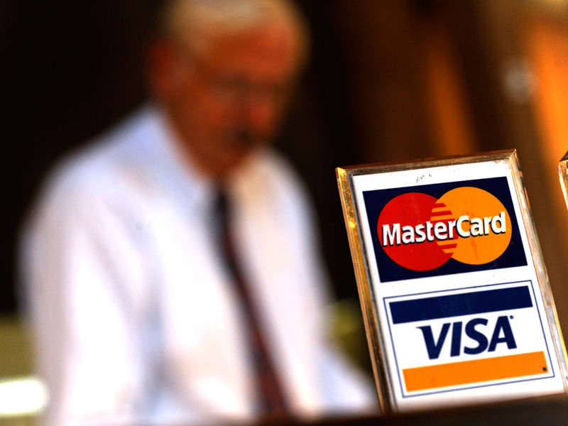 MasterCard опередила Visa по количеству выпущенных в России карт